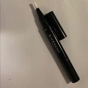 Givenchy mister light Corrective pen